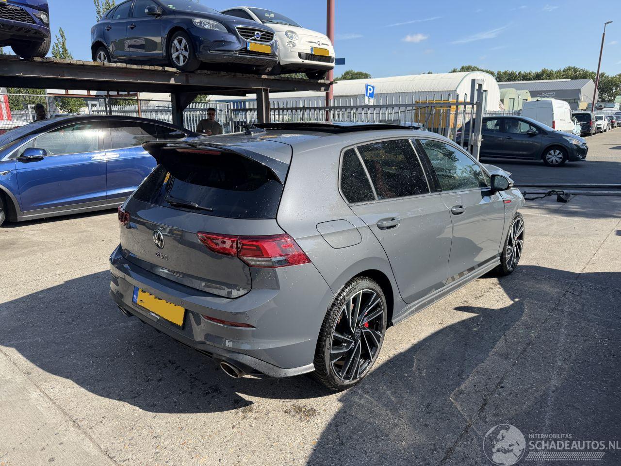 Volkswagen Golf 2.0 GTI 300PK Autom. Pano Clima Navi 5-Drs