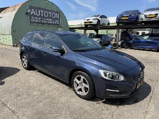 skadebil auto Volvo V-60 1.6 D2 Autom. 84KW Clima Navi Leer Led R-Design 2014/10