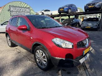 damaged passenger cars Nissan Qashqai 1.6 84KW Pano Clima Navi Camera Connect Edition 2010/5