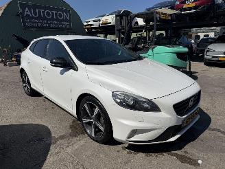 Coche accidentado Volvo V-40 2.0 D2 88KW R-Design Xenon Clima Navi Business NAP 2015/8