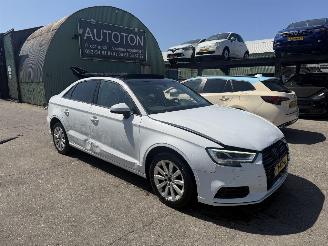 uszkodzony samochody osobowe Audi A3 1.5 TFSI 110KW Pano Navi Clima Led Sedan 2017/10