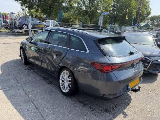 Seat Leon 2.0 TDI FR 110KW Autom. Pano Clima Navi Sportstourer Launch Edition picture 5