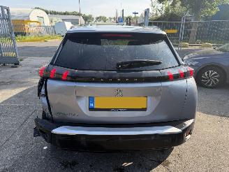 Peugeot e-2008 50 kWh 100KW Allure Pack Clima Navi Led picture 4