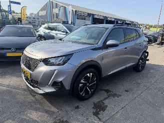 skadebil auto Peugeot e-2008 50 kWh 100KW Allure pack 2021/1