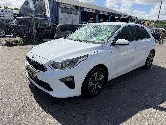 skadebil auto Kia Ceed  2019/6