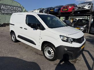 krockskadad bil bedrijf Peugeot Partner 1.5 Bluehdi 73KW Navi Airco Camera S&S L1 NAP 2023/9