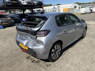 Peugeot 208 1.2 55KW Active Navi Clima Led 5-Drs NAP picture 4