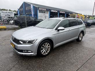 Unfallwagen Volkswagen Passat 1.6 TDI 88KW Navi Clima Led Comfortline NAP 2017/1