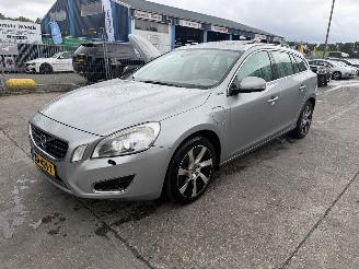 krockskadad bil auto Volvo V-60 2.4 D6 AWD 158KW PHEV Autom. Schuifdak Clima Navi 2013/3