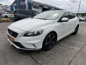 škoda osobní automobily Volvo V-40 1.6 T3 110KW R-Design Pano Clima Navi Xenon NAP 2014/3