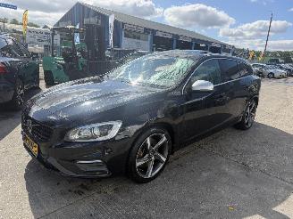 krockskadad bil auto Volvo V-60 2.4 D6 Twin Engine 162KW Autom. Schuifdak Clima Navi Camera Led R-Design NAP 2015/12
