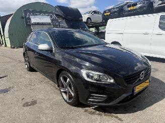 Damaged car Volvo V-60 2.4 D6 Twin Engine 162KW Autom. Schuifdak Clima Navi Camera Led R-Design NAP 2015/12