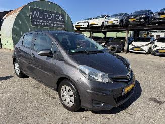 Vaurioauto  passenger cars Toyota Yaris 1.0 VVT-I 51KW Clima Navi Camera Aspiration 5-Drs NAP 2012/1