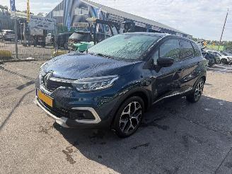 Vaurioauto  passenger cars Renault Captur 1.3 TCE 96KW Clima Navi Led Camera Intens NAP 2019/3