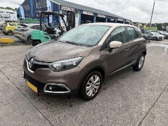 damaged passenger cars Renault Captur 0.9 TCE 66KW Navi Airco Led NAP 2014/4