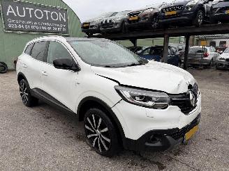 Vaurioauto  passenger cars Renault Kadjar 1.2 TCE 96KW Autom. Pano Clima Navi Led Bose NAP 2016/10