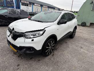 krockskadad bil auto Renault Kadjar 1.2 TCE 96KW Autom. Pano Clima Navi Led Bose NAP 2016/10