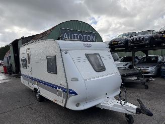 krockskadad bil caravan Hobby  30 Vastbed Middenkeuken Rondzit 2006/1