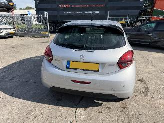 Peugeot 208 1.2 60KW Active Navi Airco 5-Drs picture 5