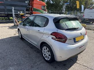 Peugeot 208 1.2 60KW Active Navi Airco 5-Drs picture 3