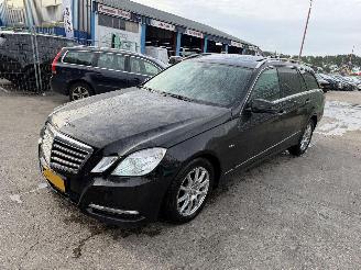 skadebil auto Mercedes E-klasse 200 CDI 100KW Schuifdak Clima Navi Xenon 2011/10