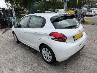 Peugeot 208 1.2 60KW Blue Lion Navi Airco Led 5-Drs picture 2