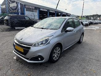 krockskadad bil auto Peugeot 208 1.6 Bluehdi 55KW Navi Airco Blue Lease 5-Drs NAP 2016/6