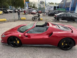 Unfallwagen Ferrari 296 GTS 3.0 V6 830PK Hybrid Carbon Keramisch Lift Pass-Display NAP 2024/7