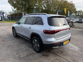 Schadeauto Mercedes EQB 250+ 71kWh 140KW Pano Sfeerverlichting Clima Navi 7-Pers Business Line NAP 2024/11