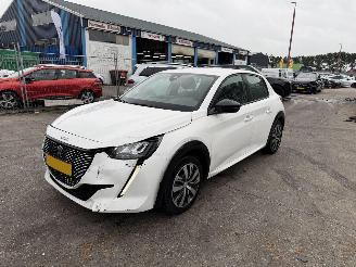 Voiture accidenté Peugeot e-208 50 kWh 100KW Navi Clima Led Active Pack NAP 2023/11