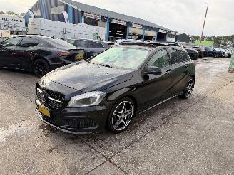 Auto incidentate Mercedes A-klasse 180 Autom. 90KW Pano Prestige Navi Clima Camera Led Xenon 2014/12