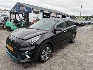 krockskadad bil auto Kia e-Niro 64 kWh 150KW Autom. Schuifdak Clima Navi Camera Led DynamicPlusLine NAP 2021/11