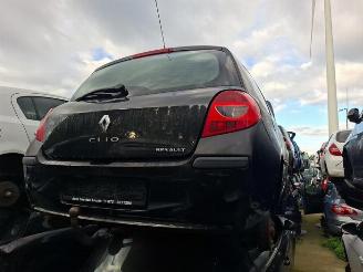 Vrakbiler auto Renault Clio Clio III (BR/CR), Hatchback, 2005 / 2014 1.2 16V 75 2006/5