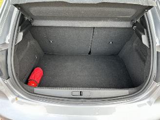 Peugeot 208 Allure picture 14