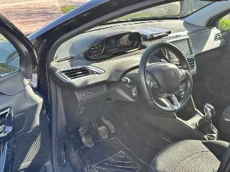 Peugeot 208 1.2 Signature picture 19