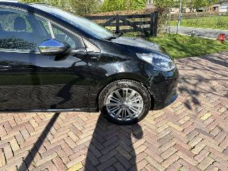 Peugeot 208 1.2 Signature picture 18