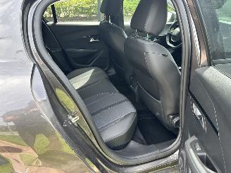 Peugeot 208 Allure picture 11