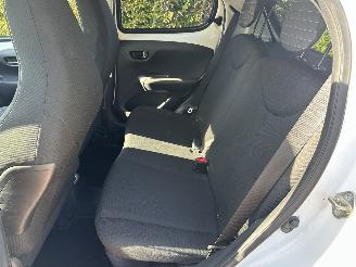 Peugeot 108 Allure picture 32