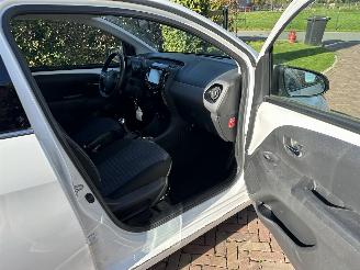 Peugeot 108 Allure picture 23