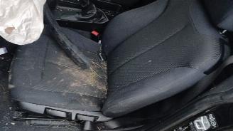 BMW 1-serie 1 serie (F21) Hatchback 3-drs 114i 1.6 16V (N13-B16A) [75kW]  (12-2011=
/03-2015) picture 10