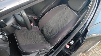 Renault Clio Clio IV (5R) Hatchback 5-drs 0.9 Energy TCE 90 12V (H4B-400(H4B-A4)) [=
66kW]  (11-2012/08-2021) picture 2