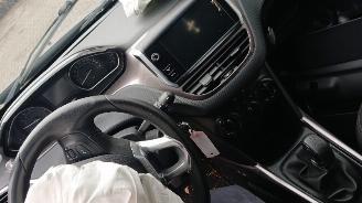 Peugeot 2008 2008 (CU) MPV 1.2 Vti 12V PureTech 82 (EB2F(HMZ)) [60kW]  (03-2013/12-=
2018) picture 10