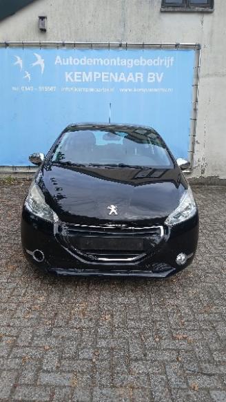 Vrakbiler auto Peugeot 208 208 I (CA/CC/CK/CL) Hatchback 1.2 Vti 12V PureTech 82 (EB2F(HMZ)) [60k=
W]  (03-2012/12-2019) 2014/7