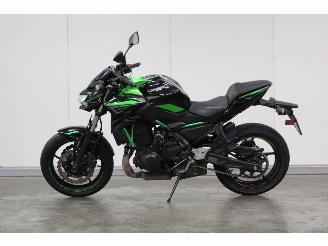krockskadad bil motor Kawasaki Z 650 rijdbare schade 2022/2