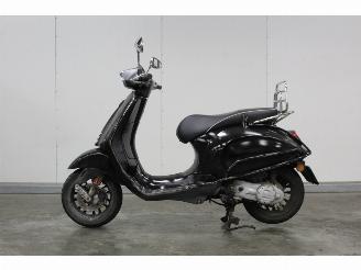 krockskadad bil bromfiets Vespa  Sprint BROM 2019/12