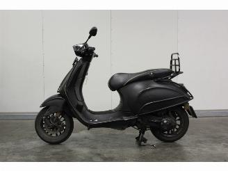 skadebil bromfiets Vespa  Sprint SNOR 2014/4