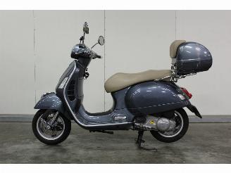 Vaurioauto  motor cycles Vespa  GTS 2016
