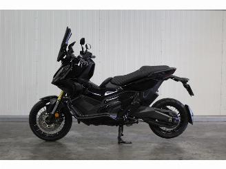 skadebil auto Honda 500 X-ADV 750 2021/10