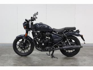 krockskadad bil motor   Shotgun 650 2025