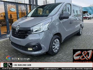 krockskadad bil bedrijf Renault Trafic Renault Trafic L1H1 1.6 dCi 145 Energy Confort DC 2.9T schade airco cruise 2019/4